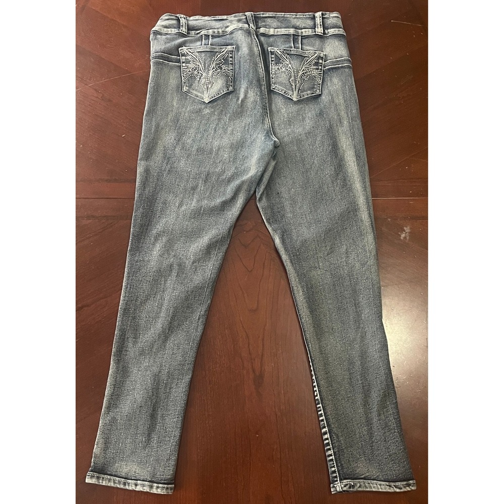 Q&M Women‎ Blue Medium Wash Rhinestone Embroidered Skinny Jeans Size 17/18 - Picture 3 of 7